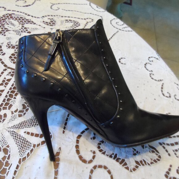 Burberry Black Calf Leather Quilted Ankle Heeled Boots Size 39B - Picture 5 of 16